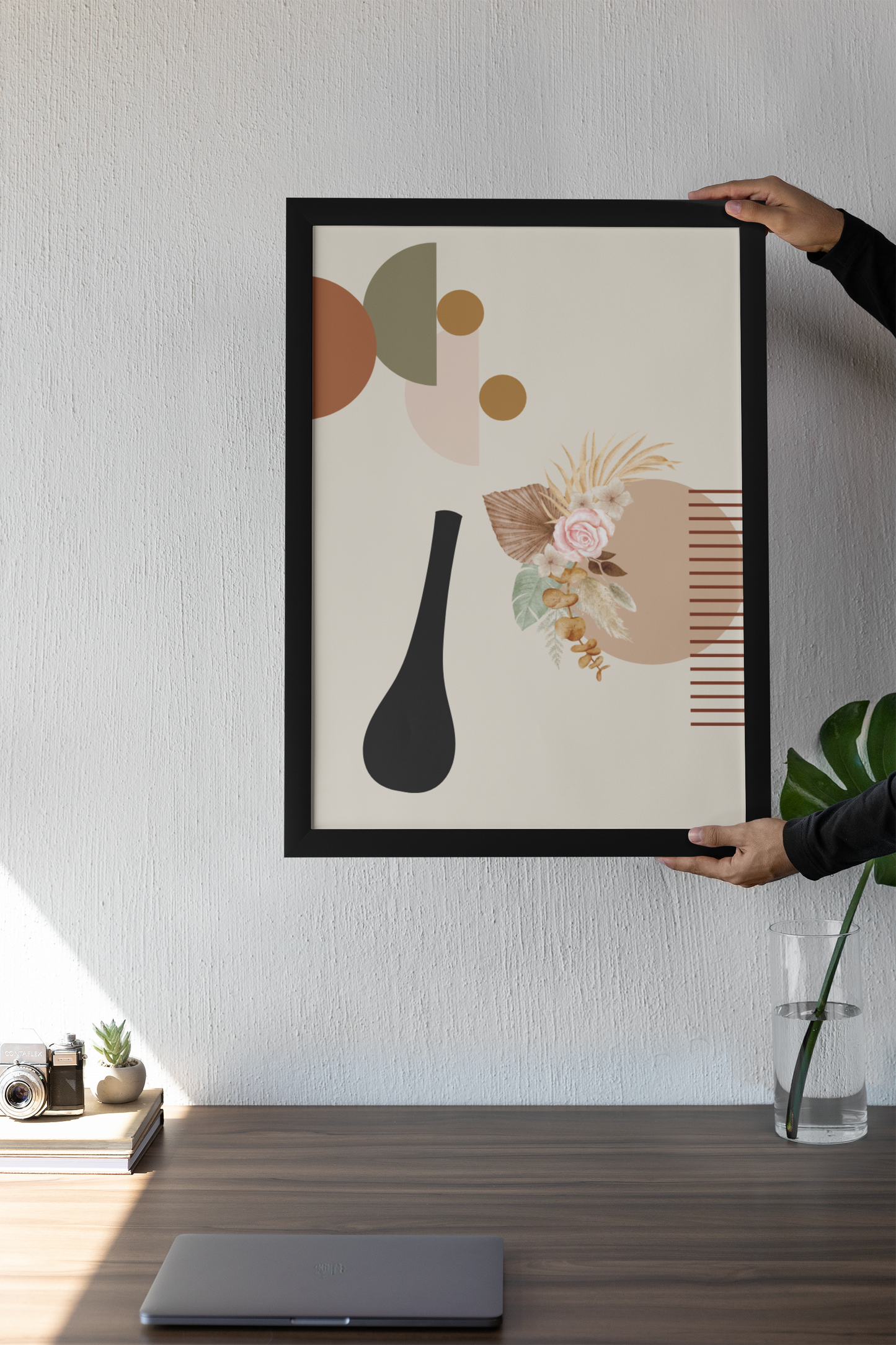 Boho Blossom – Florale Leichtigkeit in moderner Harmonie | Artprint mit Rahmen in Schwarz, Weiß oder Naturholz (2 Größen)
